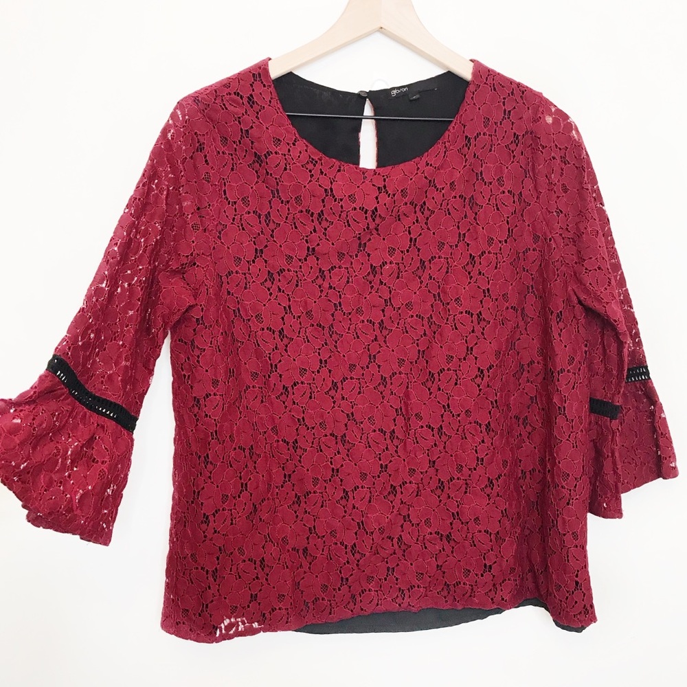 Gibson red lace bell sleeve top